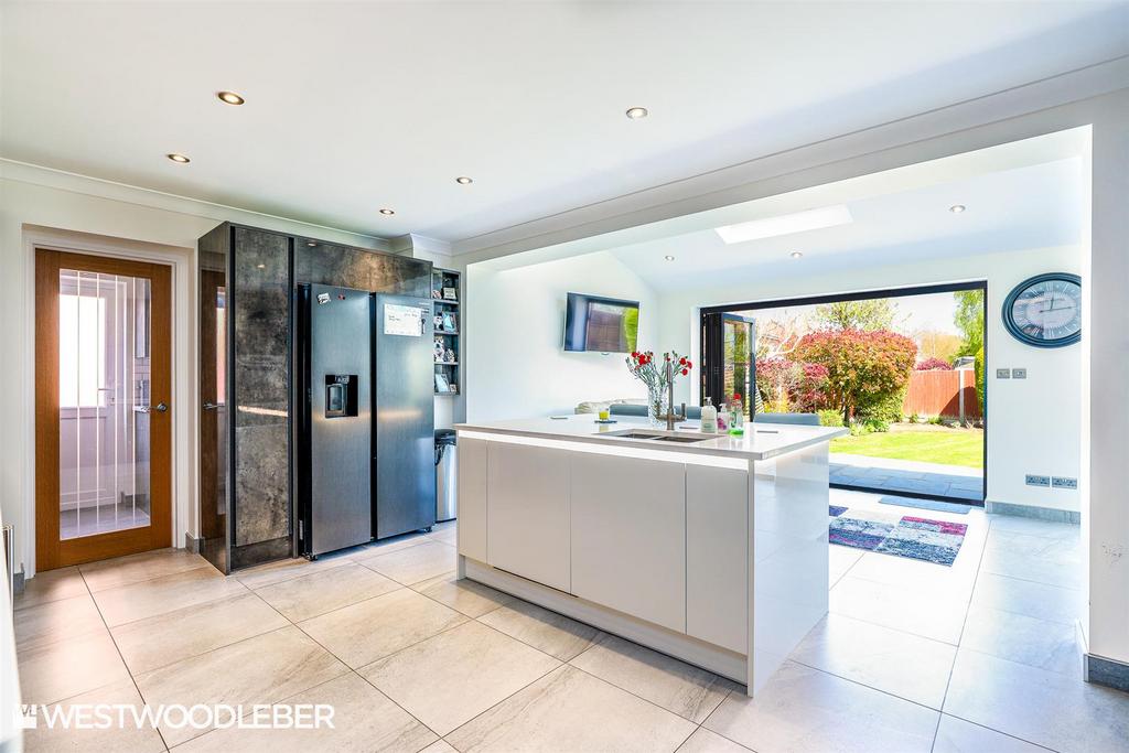 Long Grove Close, Broxbourne EN10 6 bed detached house for sale £899,995