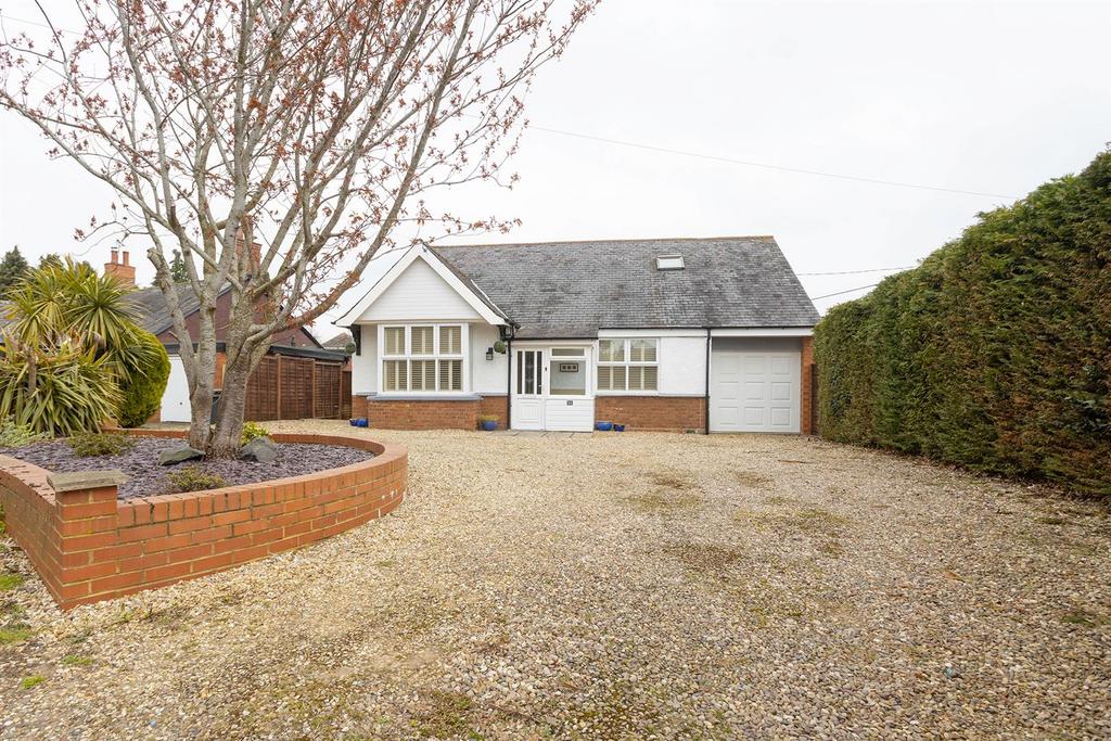 Harborough Road, Clipston, Market Harborough 3 bed detached bungalow