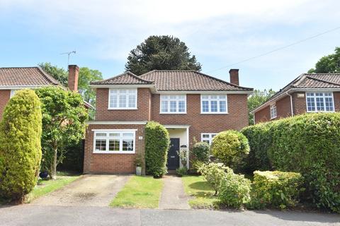 4 bedroom detached house for sale, Daneswood Close, Weybridge, KT13