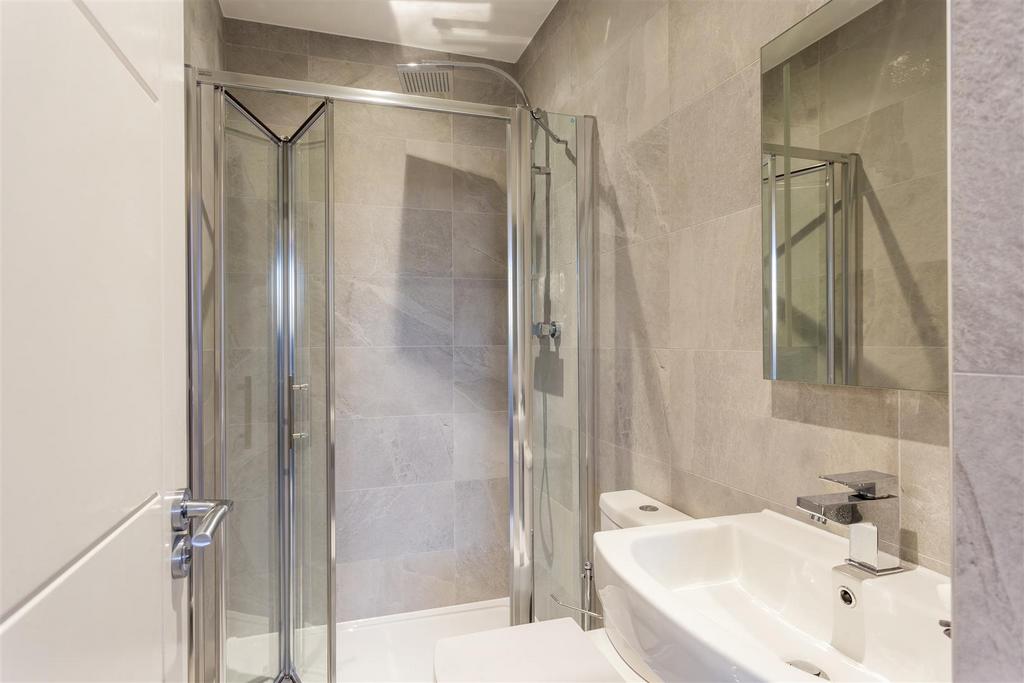 0611201815 SMITH Show Flat, Flat 17 Towergate Hous