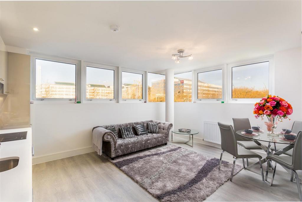 0611201814 SMITH Show Flat, Flat 16 Towergate Hous