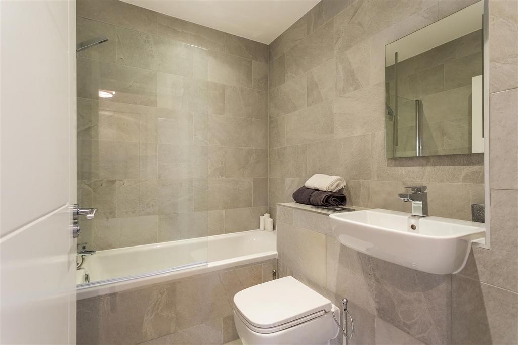 0611201814 SMITH Show Flat, Flat 16 Towergate Hous