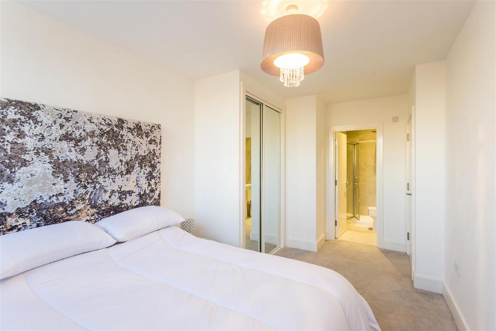 0611201815 SMITH Show Flat, Flat 17 Towergate Hous