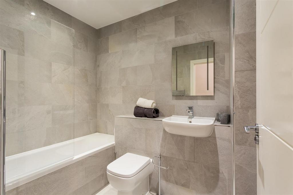 0611201815 SMITH Show Flat, Flat 17 Towergate Hous