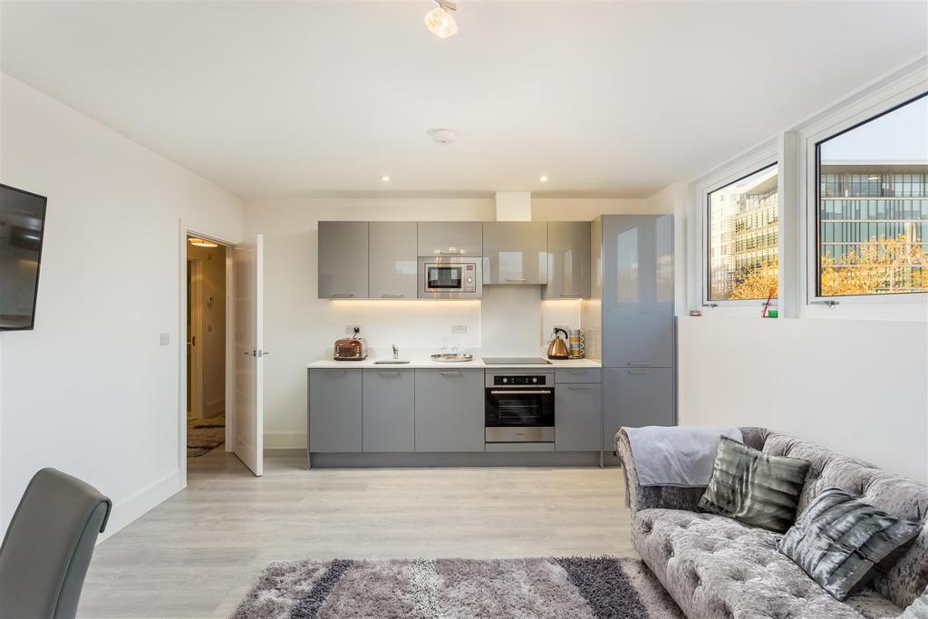 0611201814 SMITH Show Flat, Flat 16 Towergate Hous