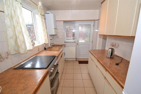 40 Bartle Lane, Bradford, BD7 4QA