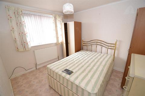 40 Bartle Lane, Bradford, BD7 4QA