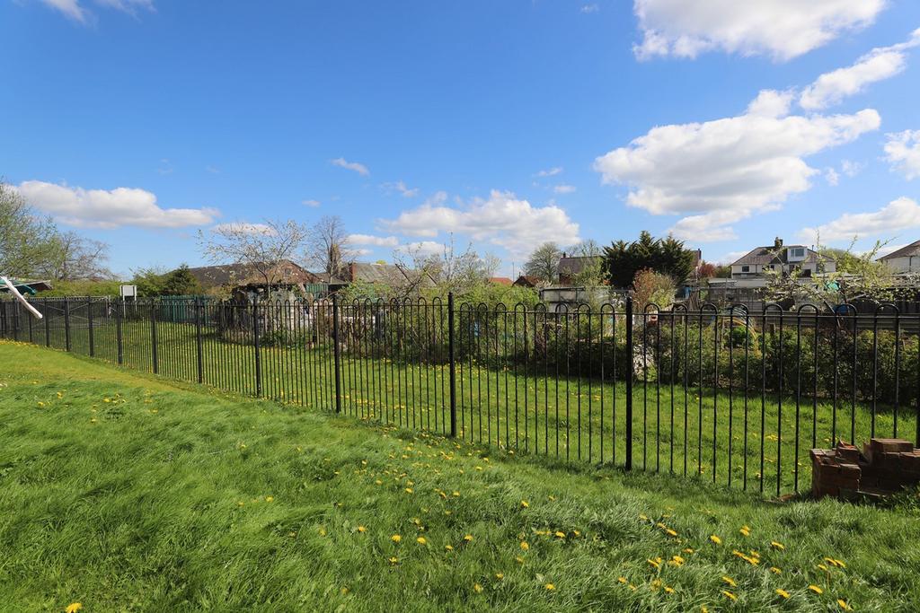Communal gardens and