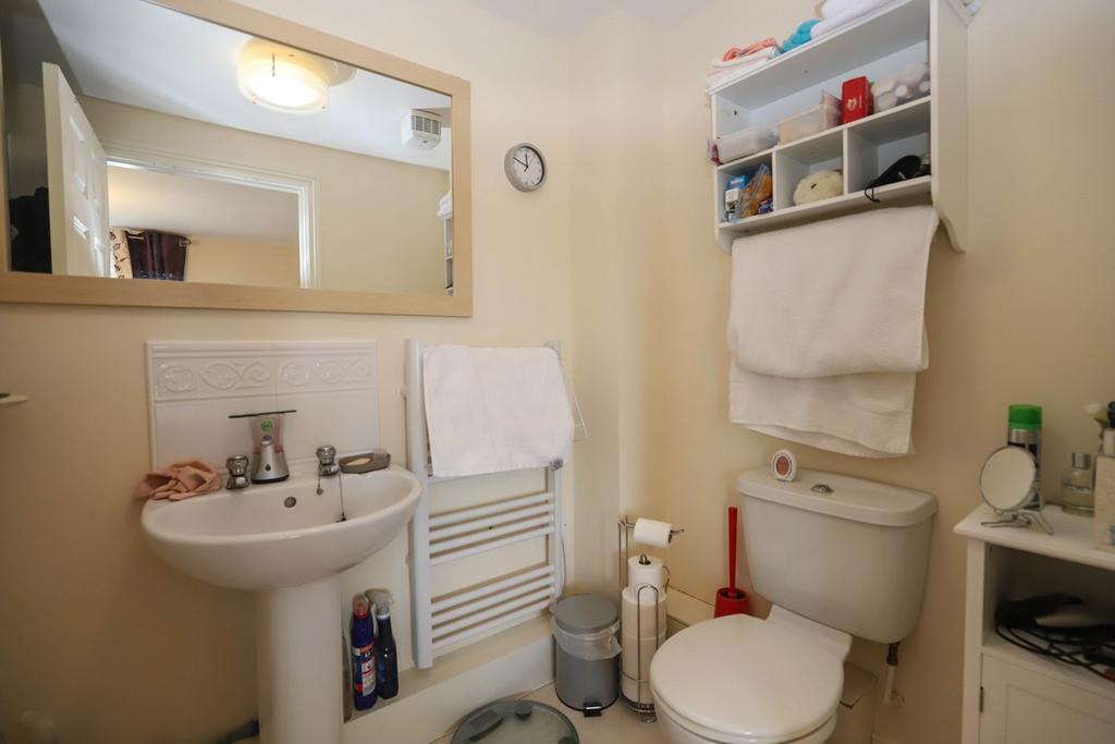 En-suite to Bedroom