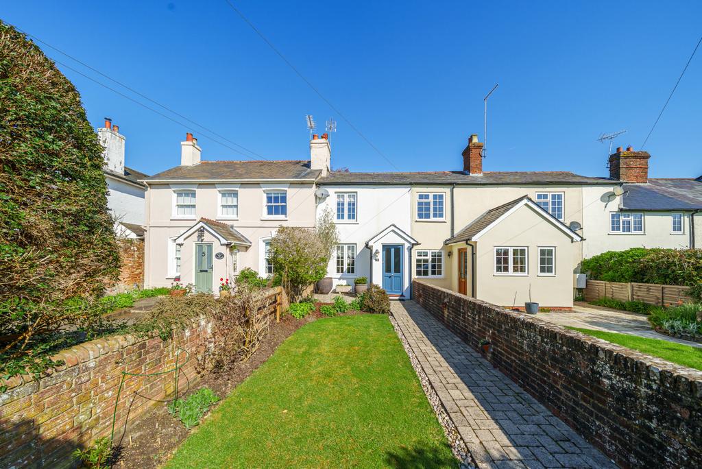 The Pollards, Bentley, Farnham, GU10 2 bed terraced house for sale £425,000