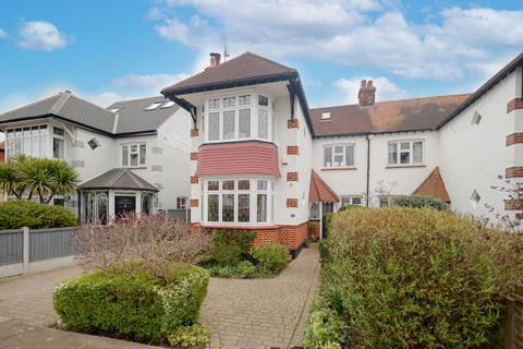 38 Braemar Crescent, Leigh-on-sea, SS9 3RL