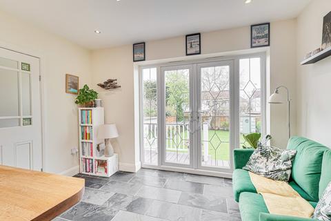 38 Braemar Crescent, Leigh-on-sea, SS9 3RL