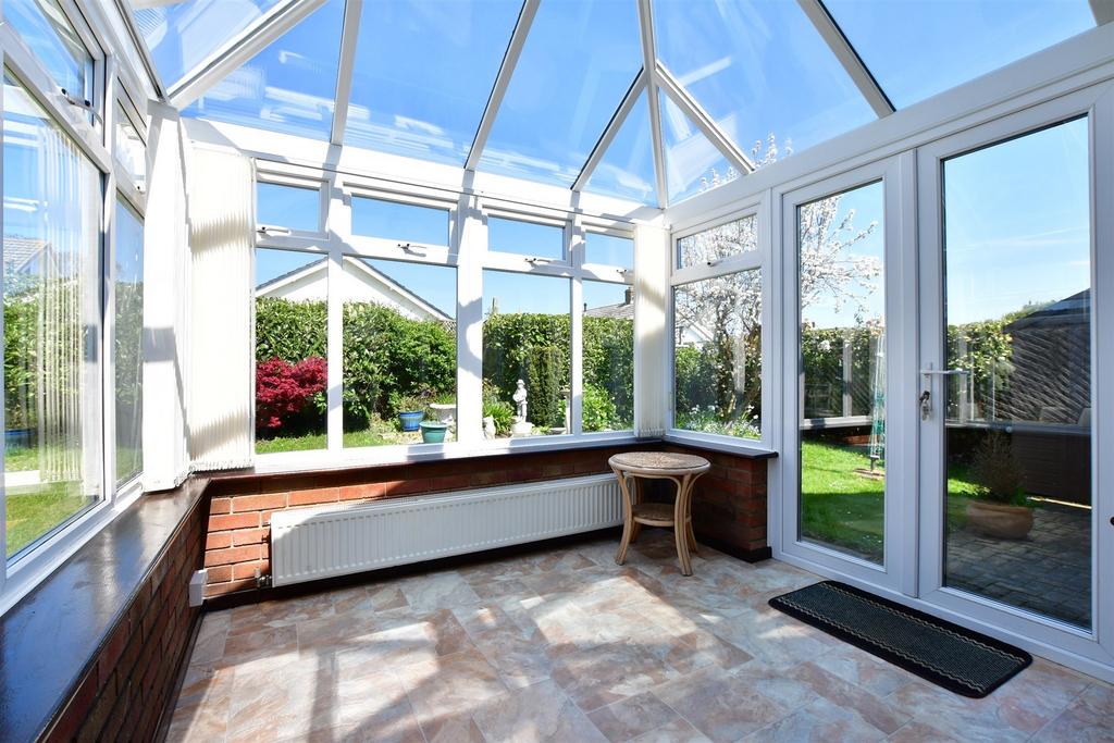 Ninham Close, Shanklin, Isle of Wight 2 bed detached bungalow for sale £320,000