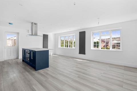 2 Halifax Close, Wellesbourne, Warwick, CV35 9LD