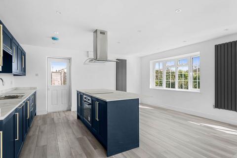 2 Halifax Close, Wellesbourne, Warwick, CV35 9LD