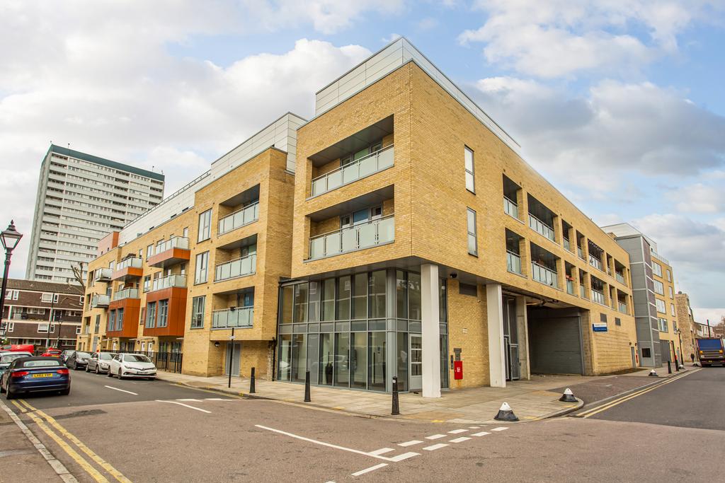 Cardigan Road, E3 2 bed flat for sale £157,500