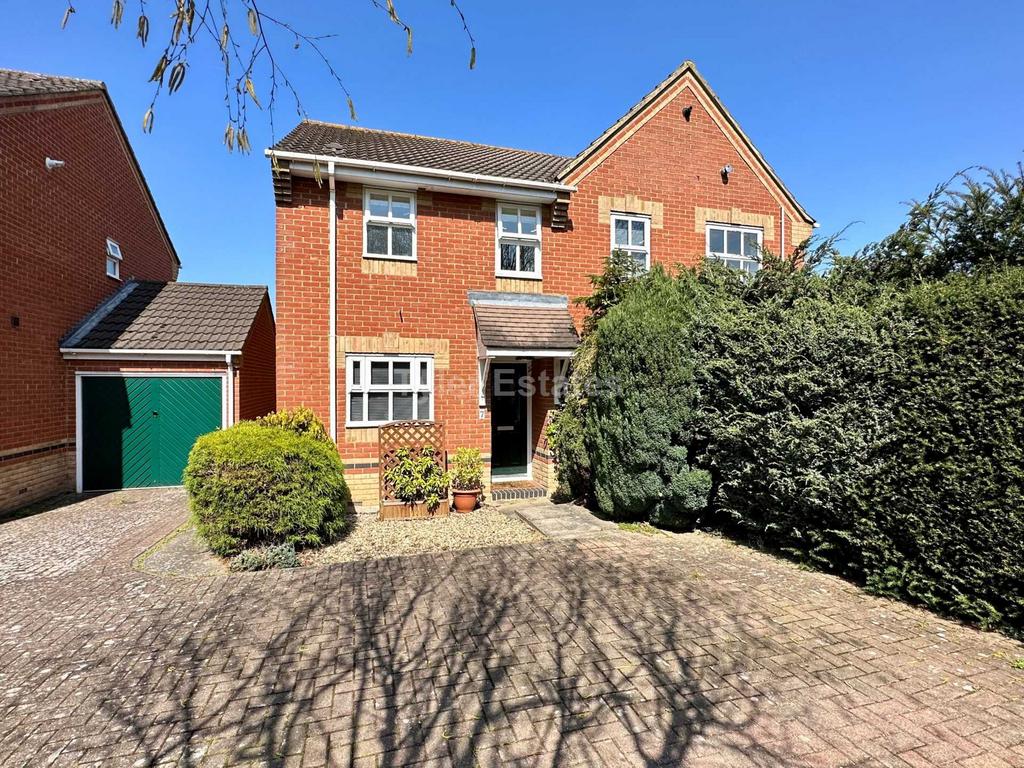 Fawcett Drive, Basildon SS15 2 bed semidetached house for sale £320,000