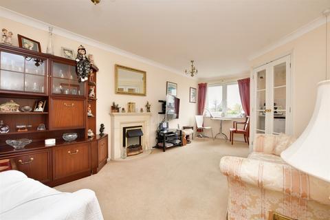 2 bedroom flat for sale, Massetts Road, Horley, Surrey