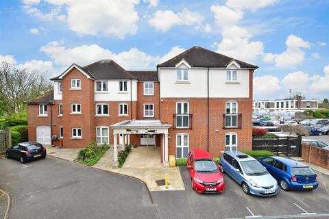 2 bedroom flat for sale, Massetts Road, Horley, Surrey