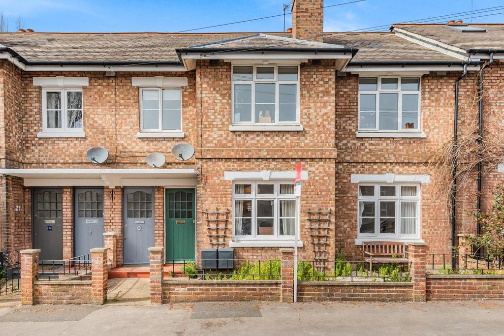 Strickland Row, Earlsfield 4 bed flat £625,000