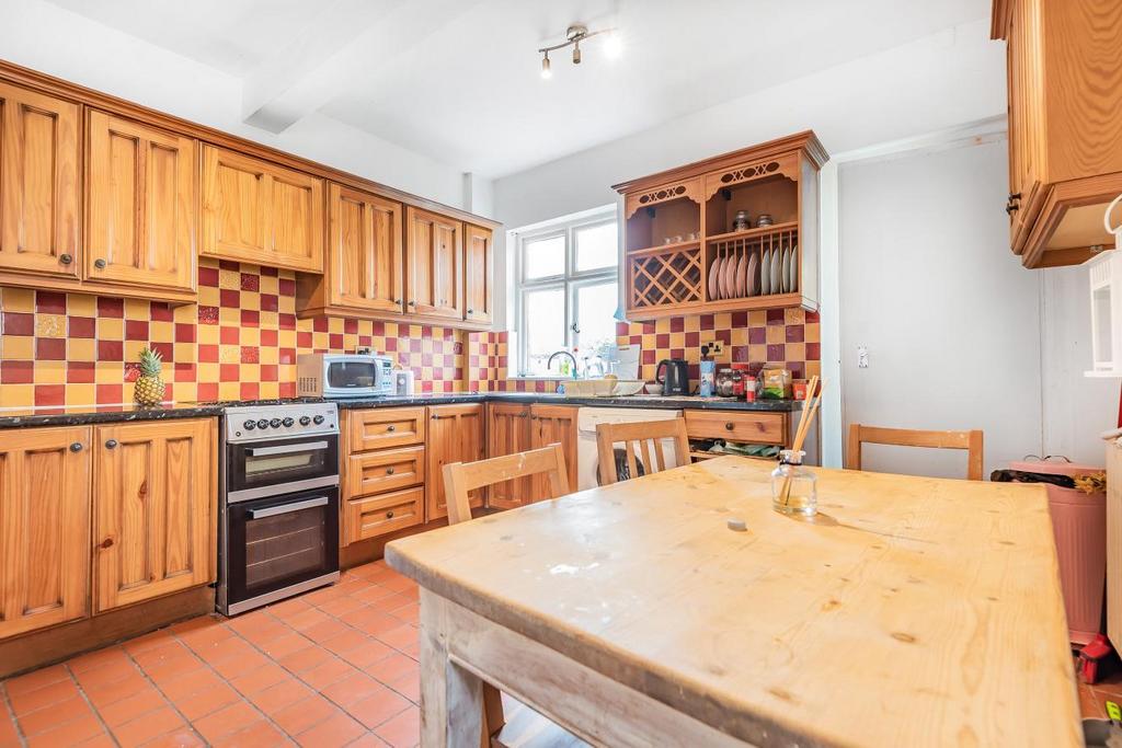 Strickland Row, Earlsfield 4 bed flat £625,000