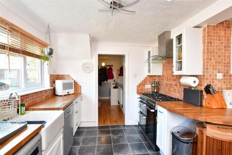 15 Fairlight Field, Ringmer, Lewes, BN8 5QP