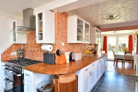 15 Fairlight Field, Ringmer, Lewes, BN8 5QP