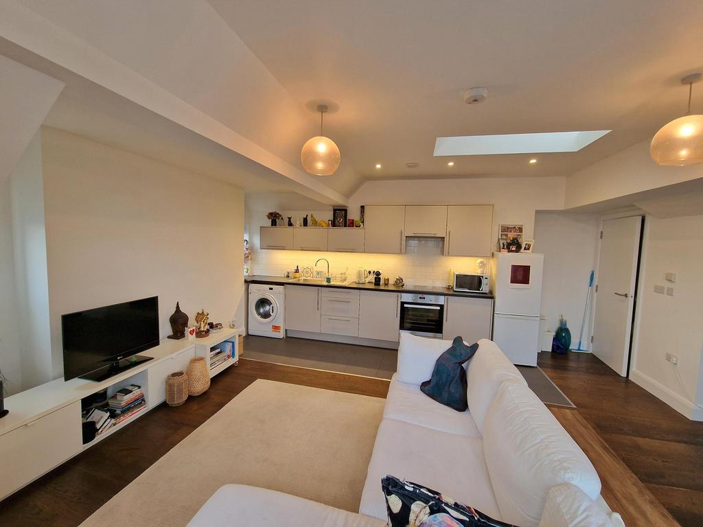 Catford Bridge Tavern, Station... 1 bed flat £1,200 pcm (£277 pw)