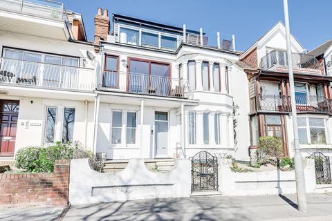 2 bedroom flat for sale, Grand Parade, Leigh-on-sea, SS9