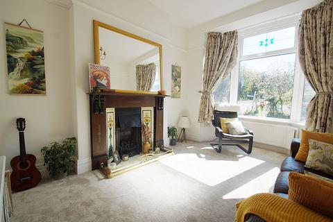 46 Central Avenue, Greenfield, Oldham, OL3 7DH