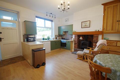 46 Central Avenue, Greenfield, Oldham, OL3 7DH