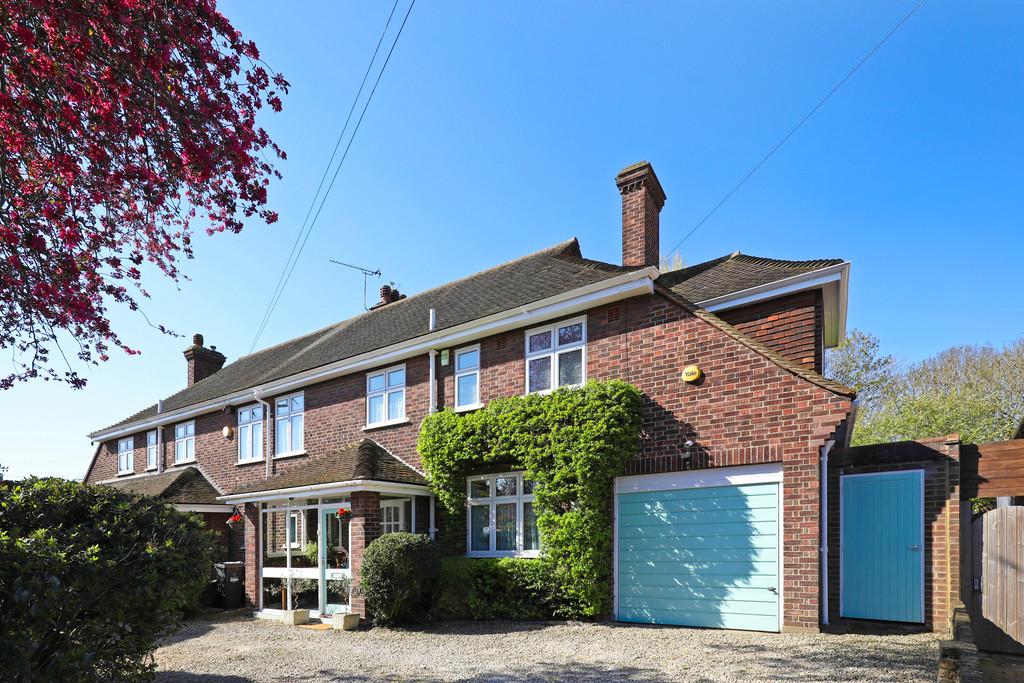 Queens Avenue, Tudor Estate, Hanworth Park 4 bed semidetached house