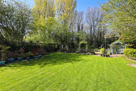89 Queens Avenue, Feltham, TW13 7NT