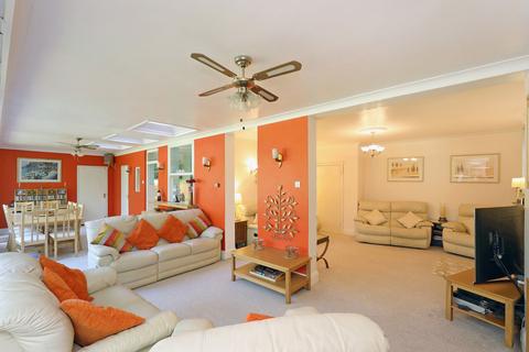 89 Queens Avenue, Feltham, TW13 7NT
