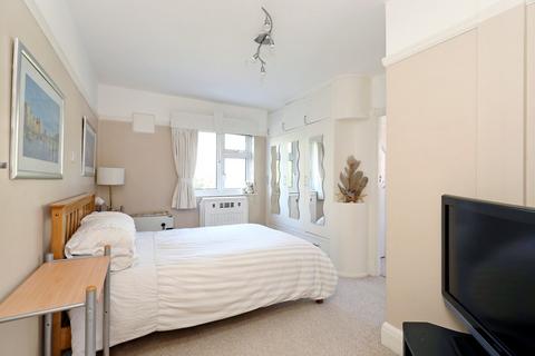 89 Queens Avenue, Feltham, TW13 7NT