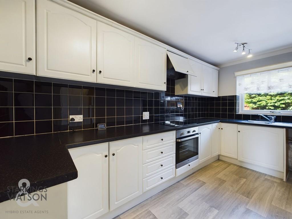 ster Close, Clover Hill, Norwich 3 bed end of terrace house £230,000
