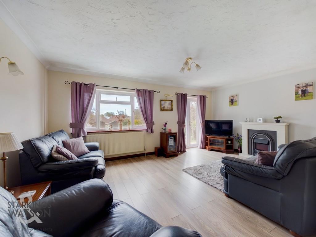 Stanley Close, Cantley, Norwich 3 bed semidetached bungalow for sale £270,000