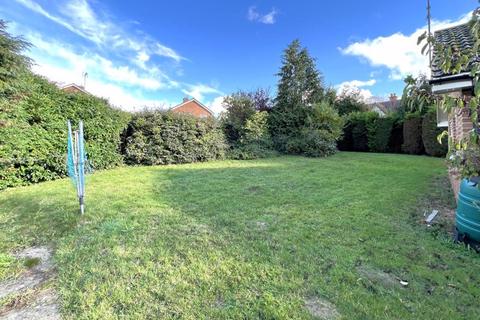 3 bedroom bungalow for sale - Grange Park, Cranleigh