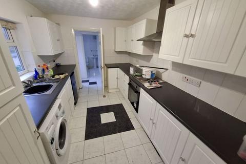 3 bedroom terraced house to rent, Eaton Avenue, Liverpool