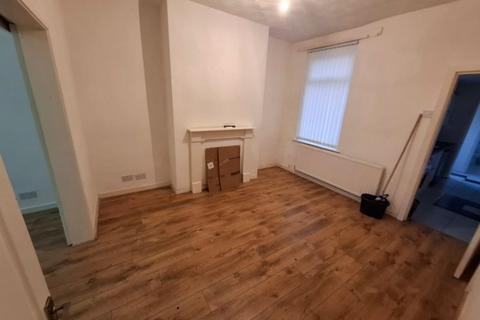 3 bedroom terraced house to rent, Eaton Avenue, Liverpool