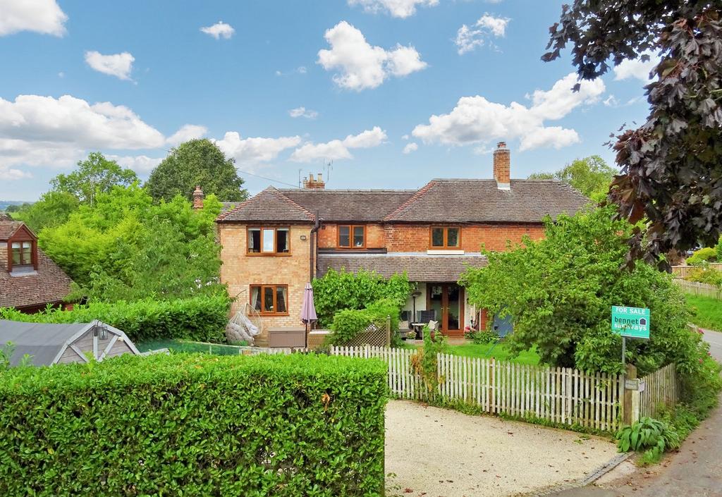 Thurvaston Road, Marston Montgomery, DE6 3 bed cottage £475,000