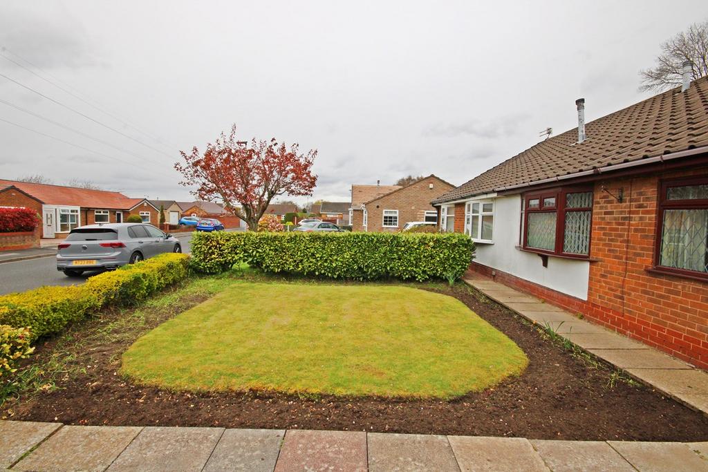 Laburnum Avenue, Woolston, Warrington, WA1 2 bed semidetached bungalow