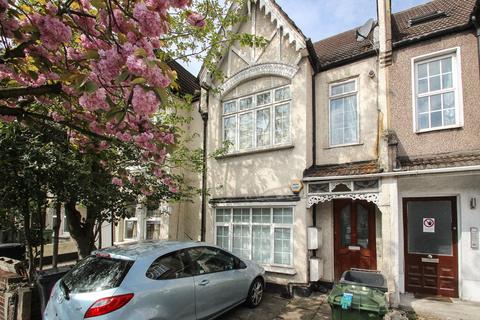 2 bedroom flat for sale - Verdant Lane, Catford, London, SE6