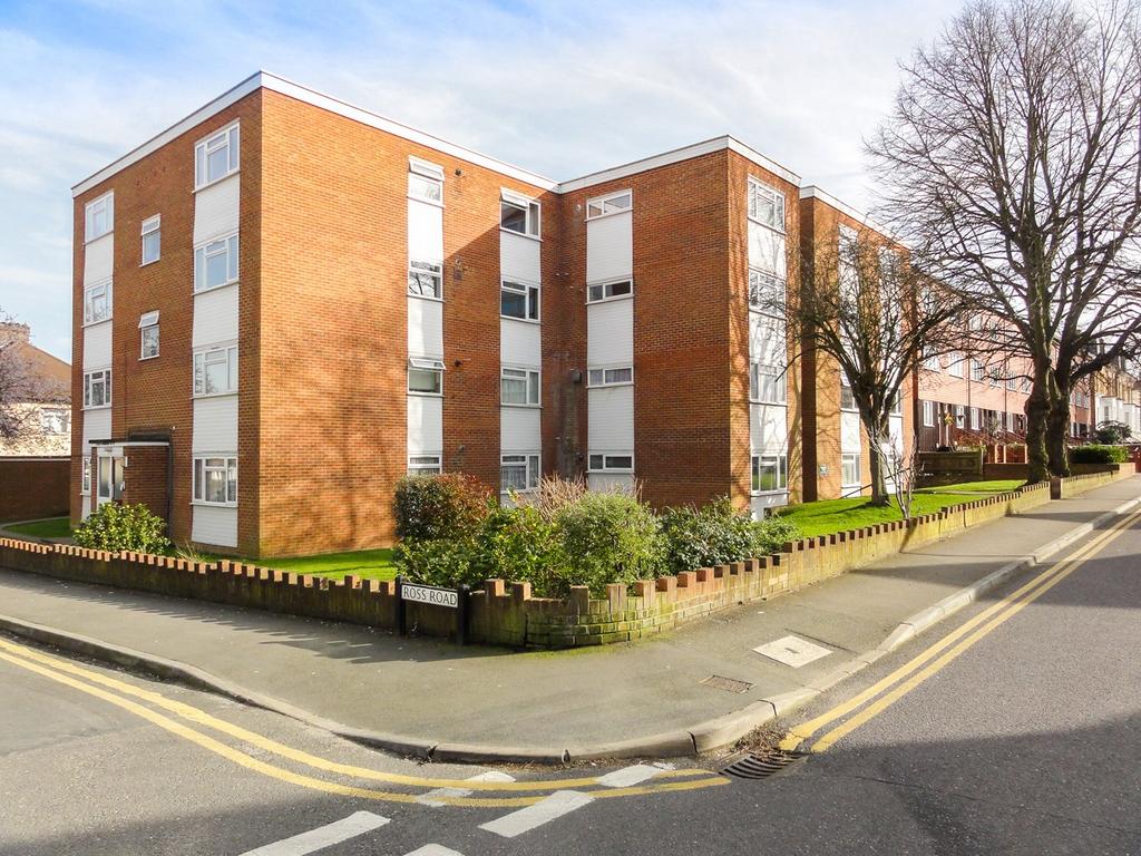 Clarendon Road, Wallington, SM6 1 bed flat £1,200 pcm (£277 pw)
