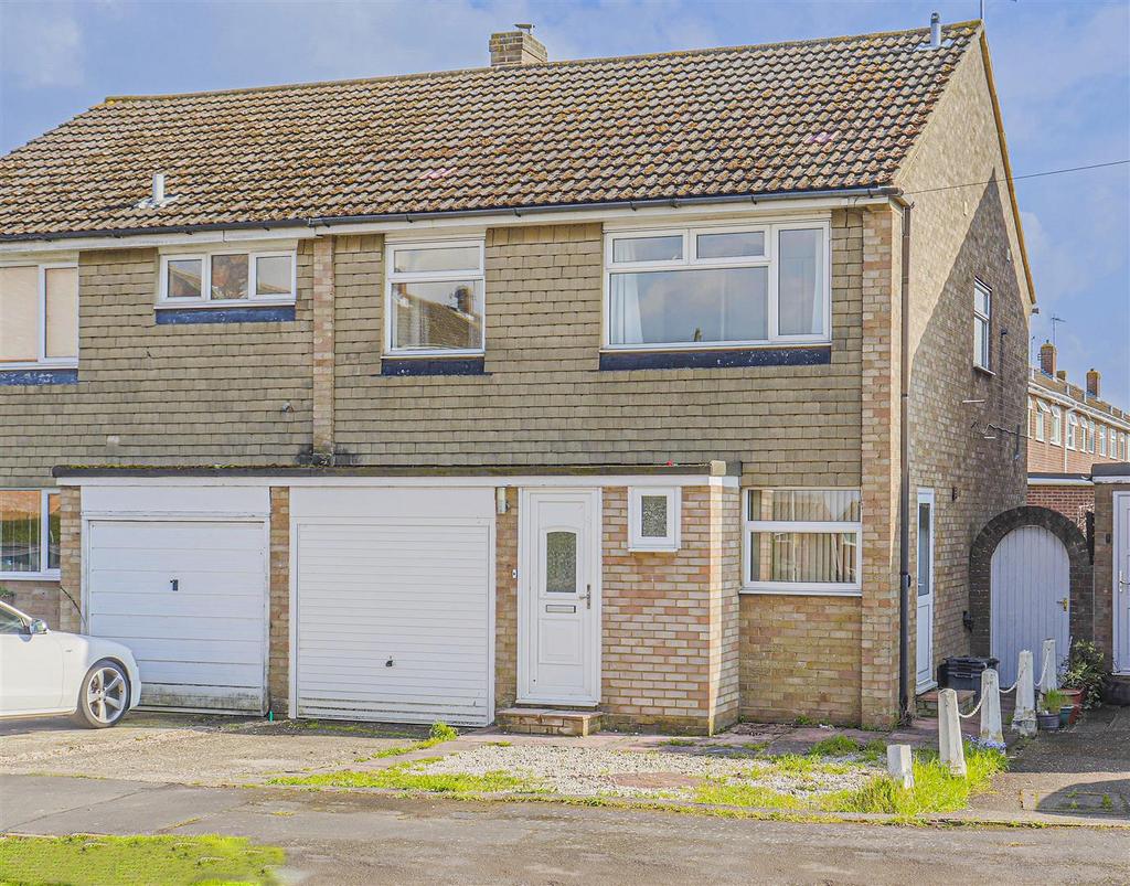 Stoneleigh Drive, Hoddesdon, Herts 3 bed semidetached house for sale