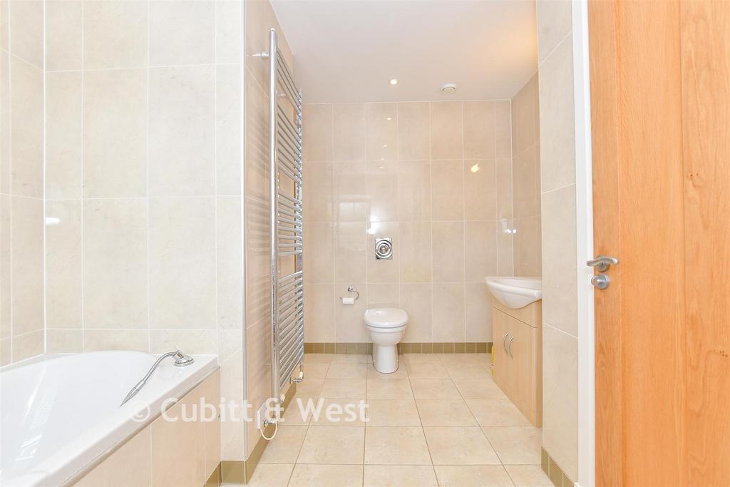 En-Suite Bathroom