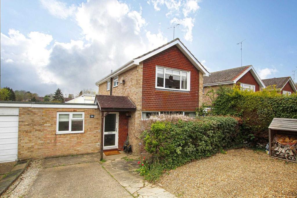 Churchill Crescent, Sonning Common, Reading 3 bed detached house £579,995