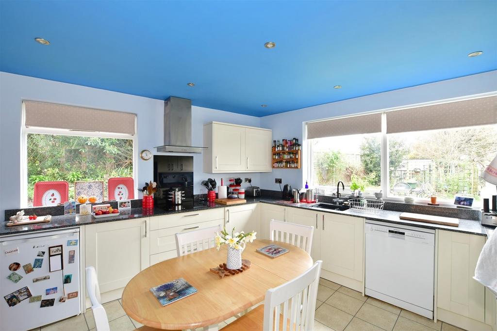 Kitchen/ Breakfast Area