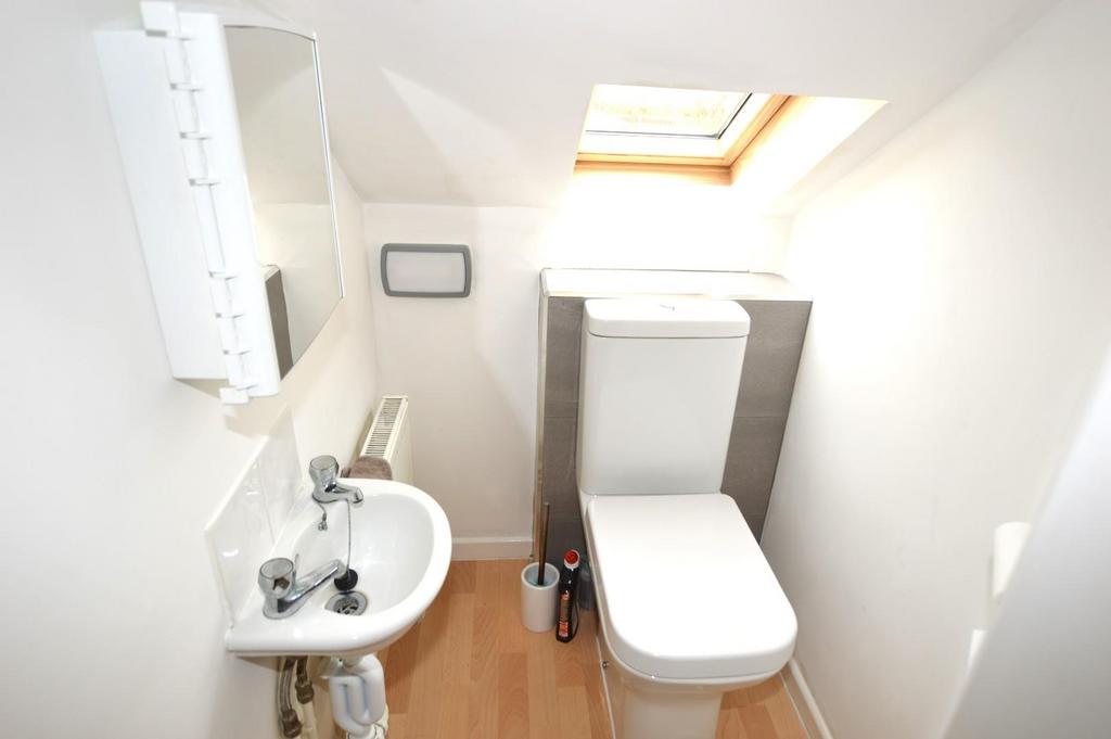 Upstairs toilet .JPG