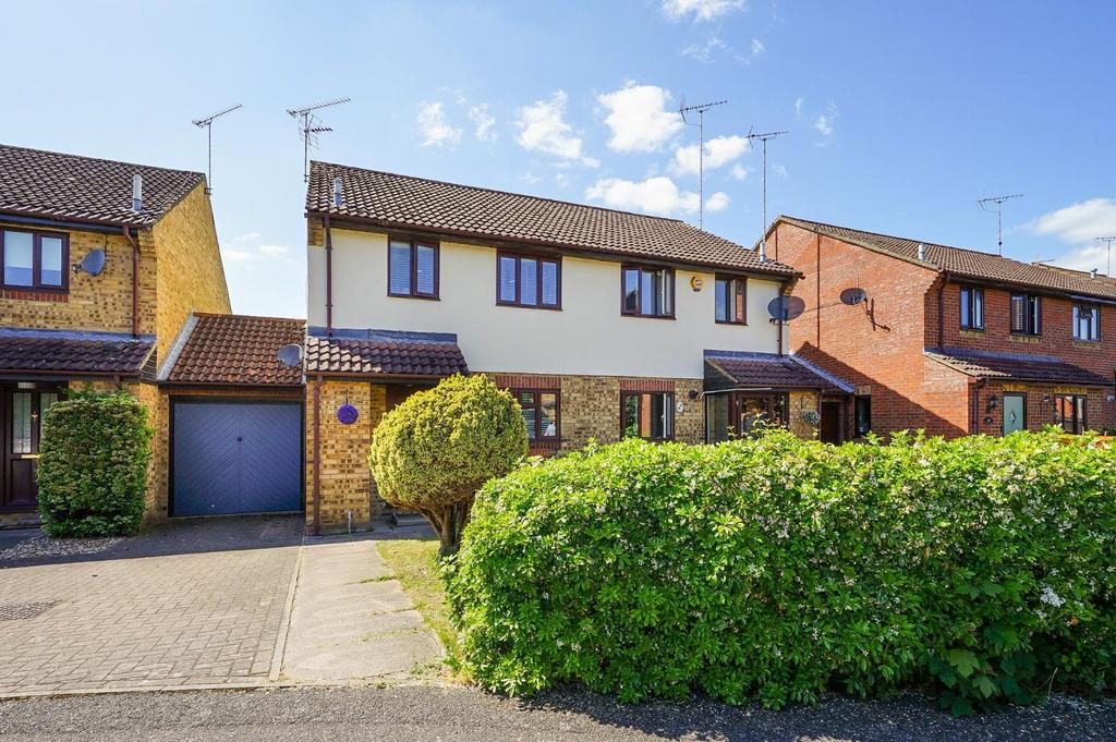 Millstream Way, Leighton Buzzard 3 bed semidetached house for sale £